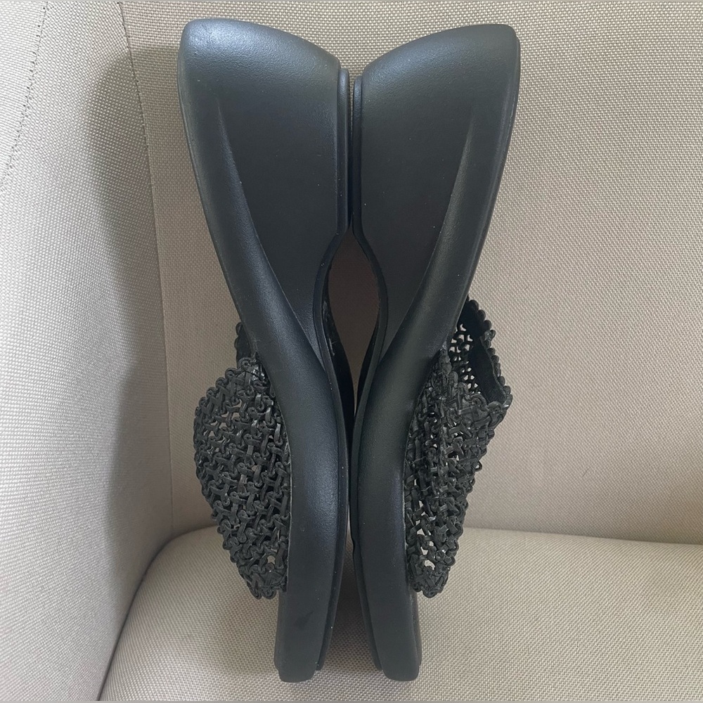 Aerosoles Women’s Black Wedge Sandal Size 7 Neutral Comfort Staple Wardrobe - Picture 4 of 6